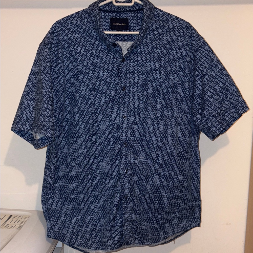 Men's Blue geometric pattern casual Short Sleeve Button Down Shirt with pocket.